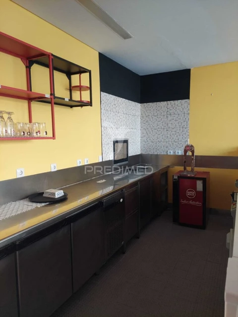 Loja para Arrendamento em Quarteira
