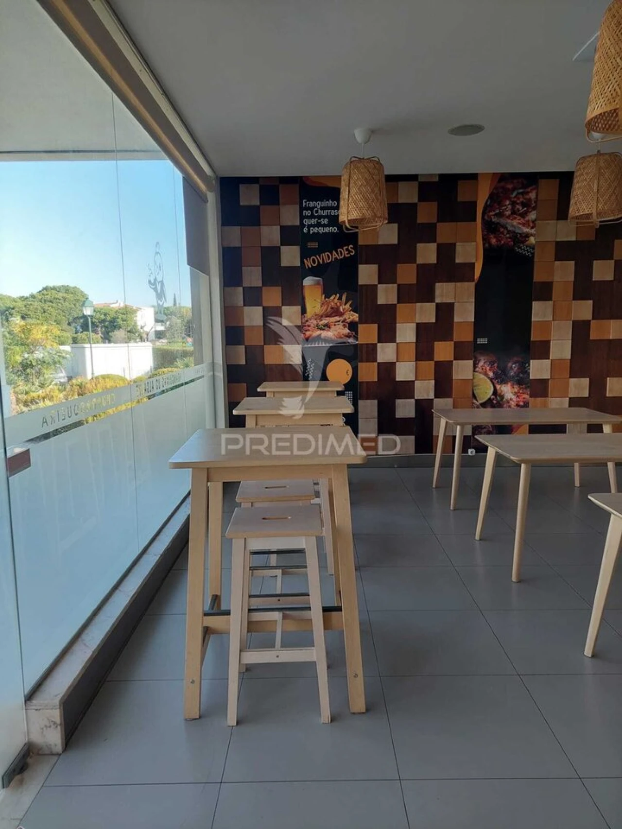 Loja para Arrendamento em Quarteira Foto 1