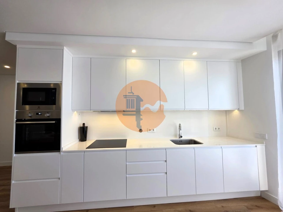 Apartamento T2 para Venda em Quelfes Foto 4