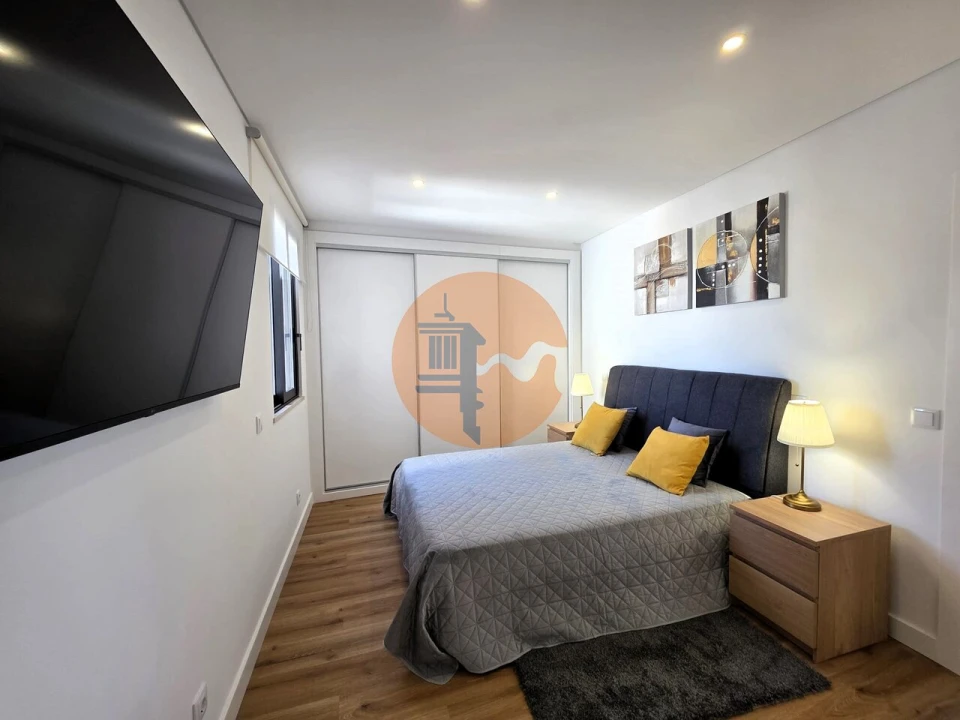 Apartamento T2 para Venda em Quelfes Foto 6