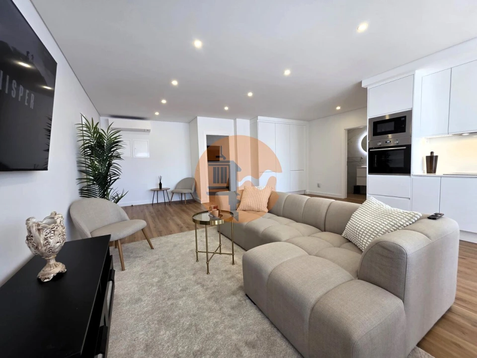 Apartamento T2 para Venda em Quelfes Foto 9