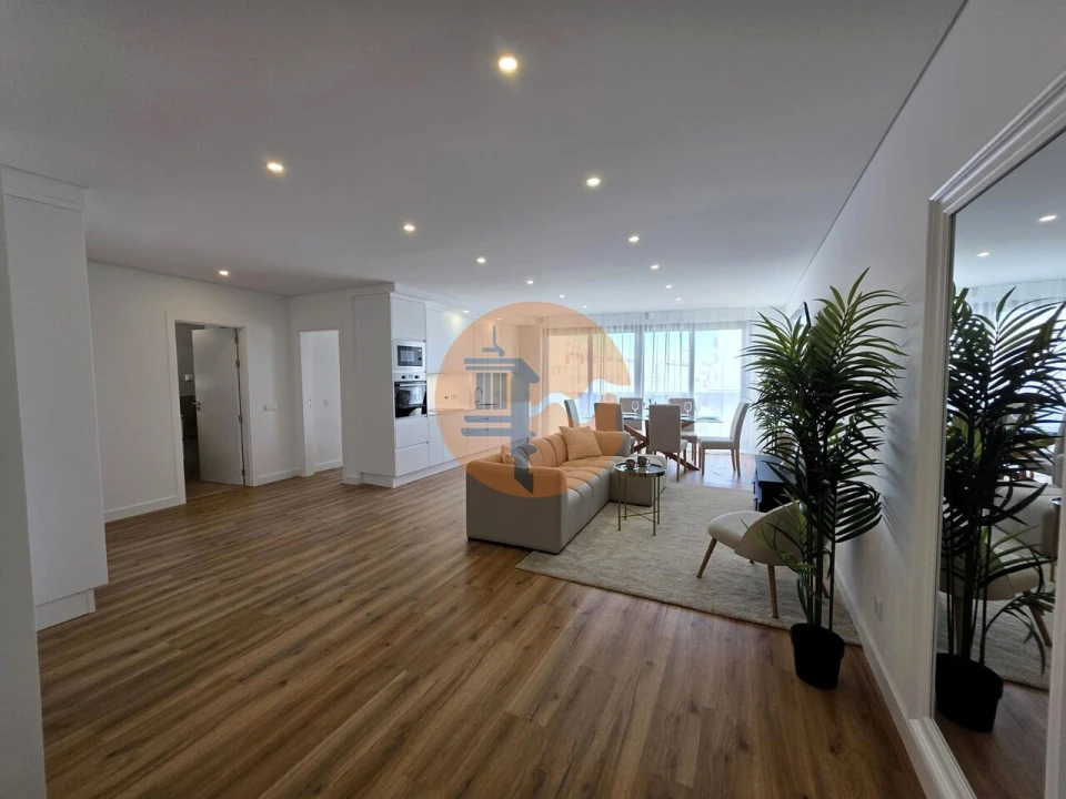 Apartamento T2 para Venda em Quelfes Foto 13