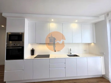Apartamento T2 para Venda em Quelfes