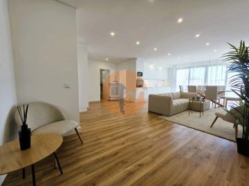 Apartamento T2 para Venda em Quelfes