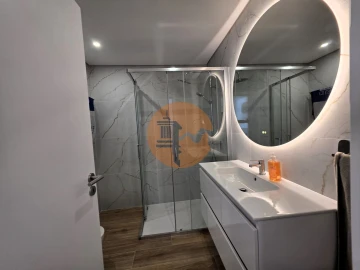 Apartamento T2 para Venda em Quelfes