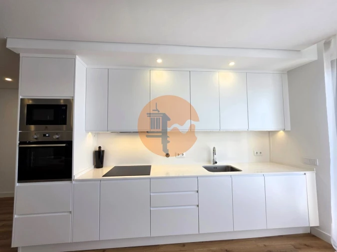 Apartamento T2 para Venda em Quelfes Foto 4