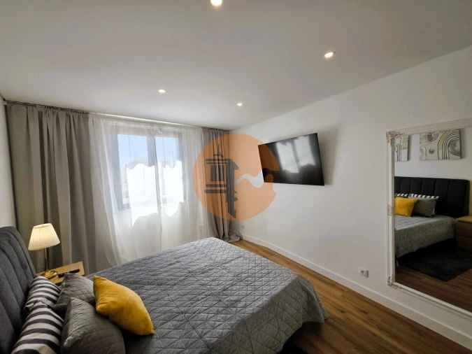 Apartamento T2 para Venda em Quelfes Foto 16