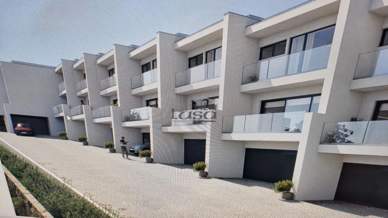 Moradia T3 para Venda em Gondomar (São Cosme), Valbom e Jovim Foto 1