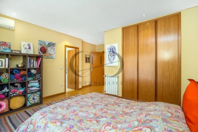 Moradia para Venda em Sandim, Olival, Lever e Crestuma