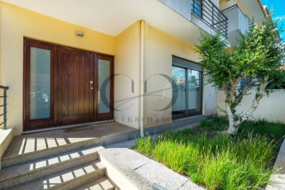 Moradia para Venda em Sandim, Olival, Lever e Crestuma