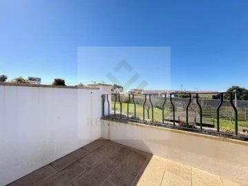 Moradia T3 para Venda em Santa Maria de Lamas