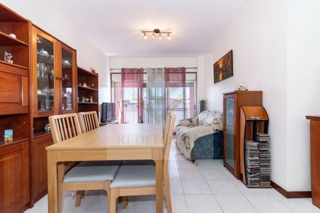 Apartamento T2 para Venda em Santa Maria de Lamas Foto 5