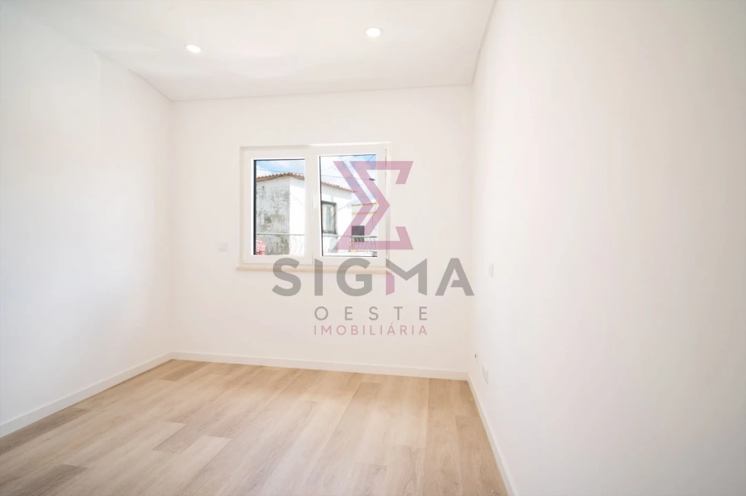 Moradia T3 para Venda em Po Foto 31