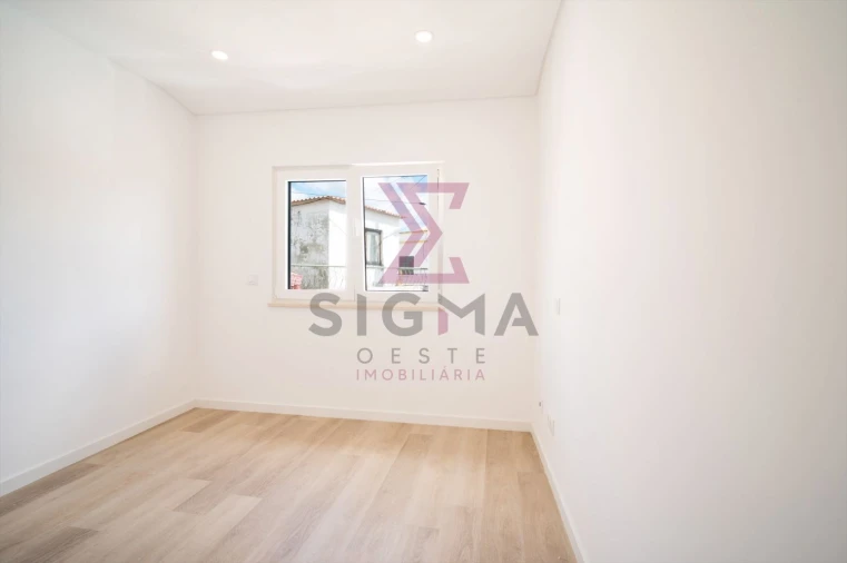 Moradia T3 para Venda em Po Foto 31