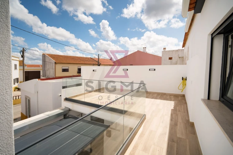 Moradia T3 para Venda em Po Foto 35