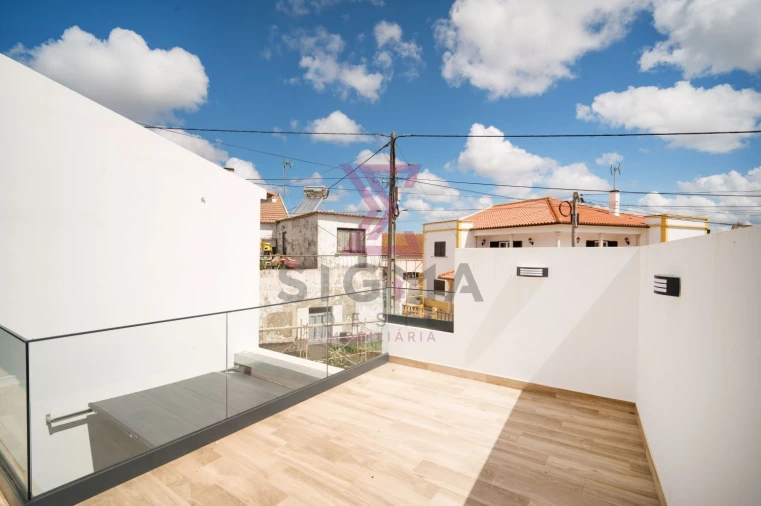 Moradia T3 para Venda em Po Foto 37
