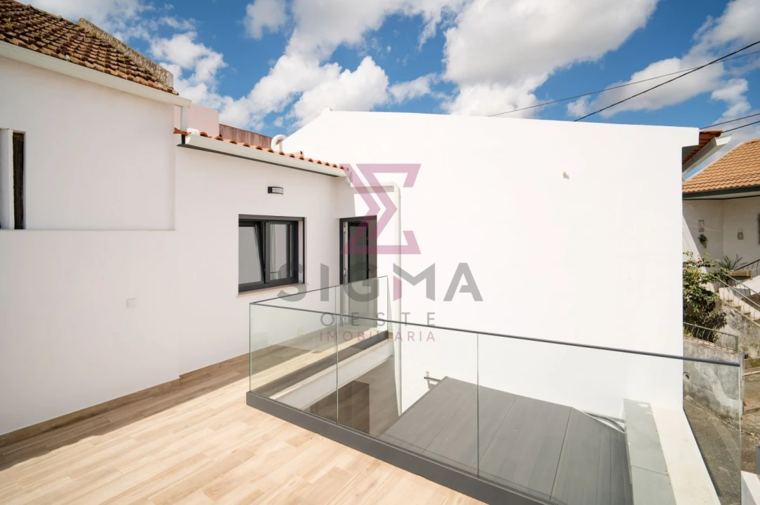 Moradia T3 para Venda em Po Foto 39