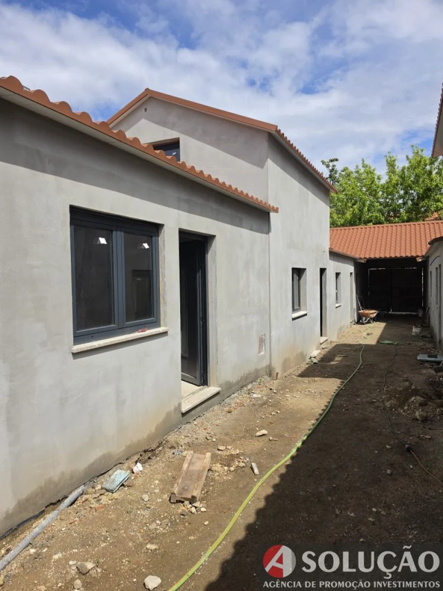 Moradia T9 para Venda em Aradas Foto 10