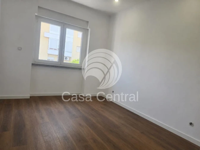 Apartamento T2 para Venda em Venteira Foto 7