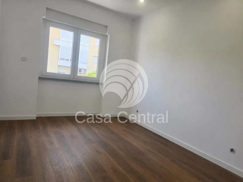 Apartamento T2 para Venda em Venteira Foto 7