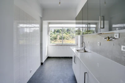 Apartamento T2 para Venda em Ramada e Caneças