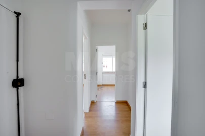 Apartamento T2 para Venda em Ramada e Caneças