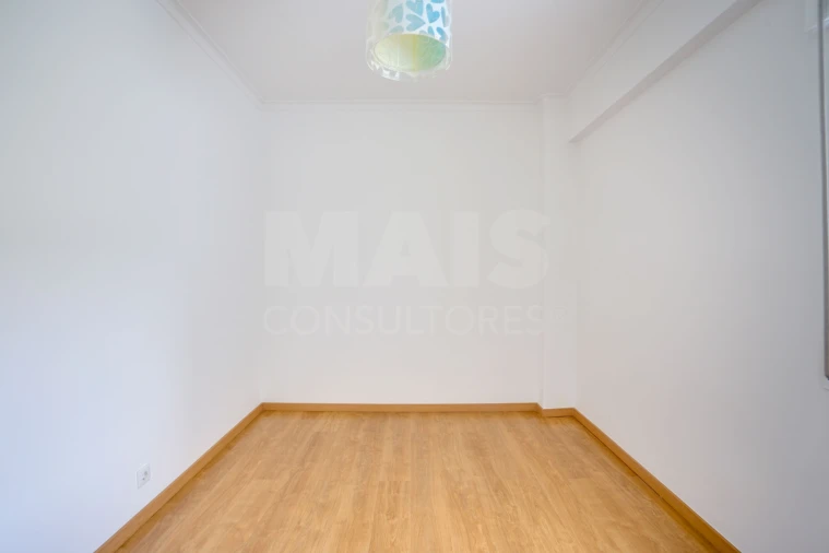 Apartamento T2 para Venda em Ramada e Caneças Foto 12