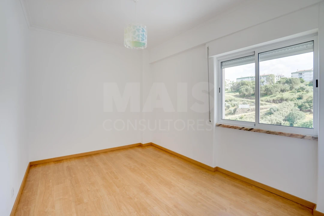 Apartamento T2 para Venda em Ramada e Caneças Foto 11