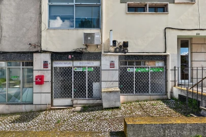 Loja para Arrendamento em Águas Livres