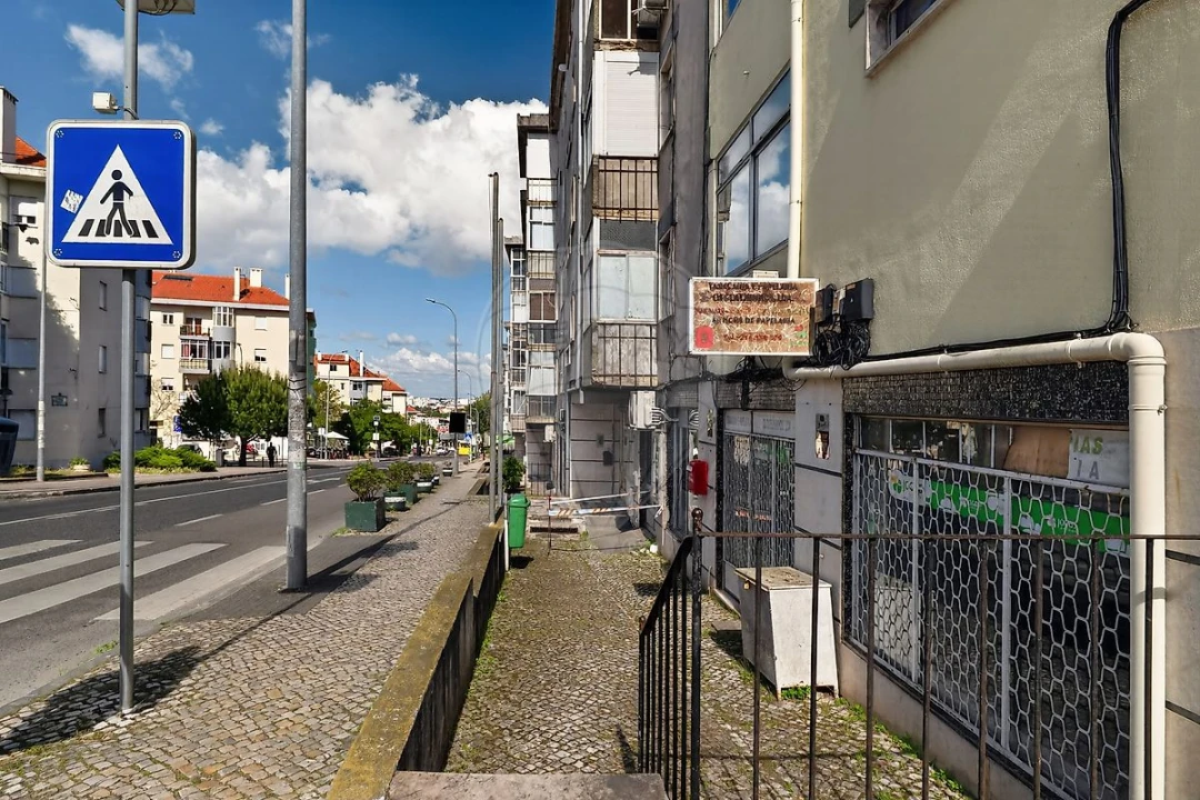 Loja para Arrendamento em Águas Livres Foto 3