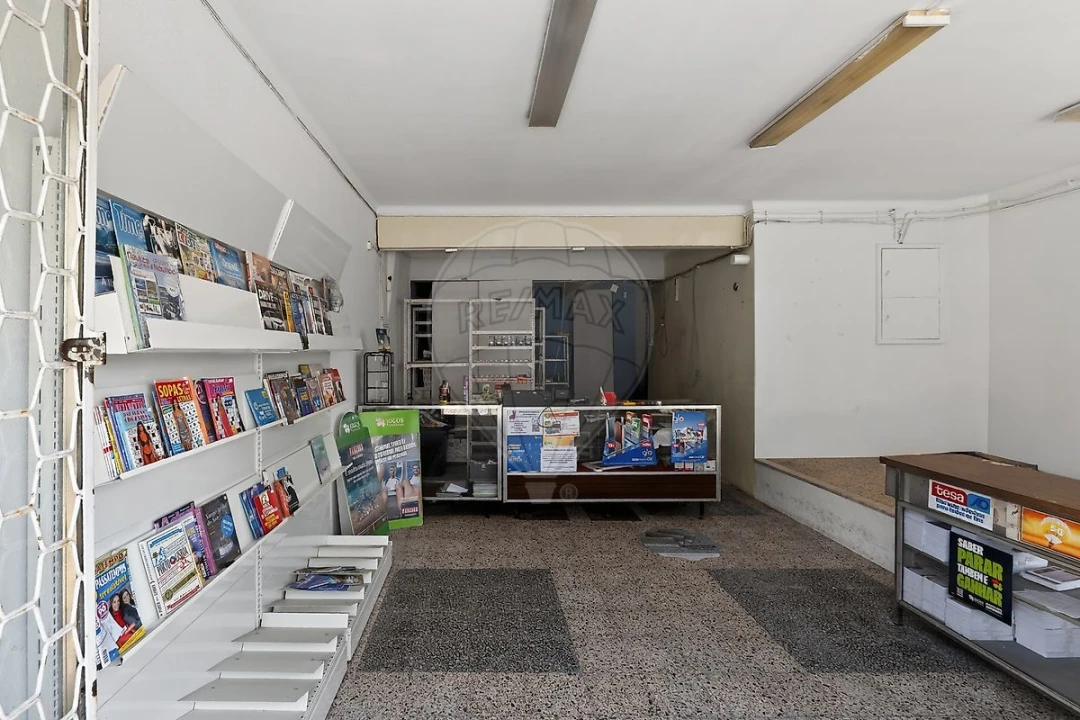 Loja para Arrendamento em Águas Livres Foto 4
