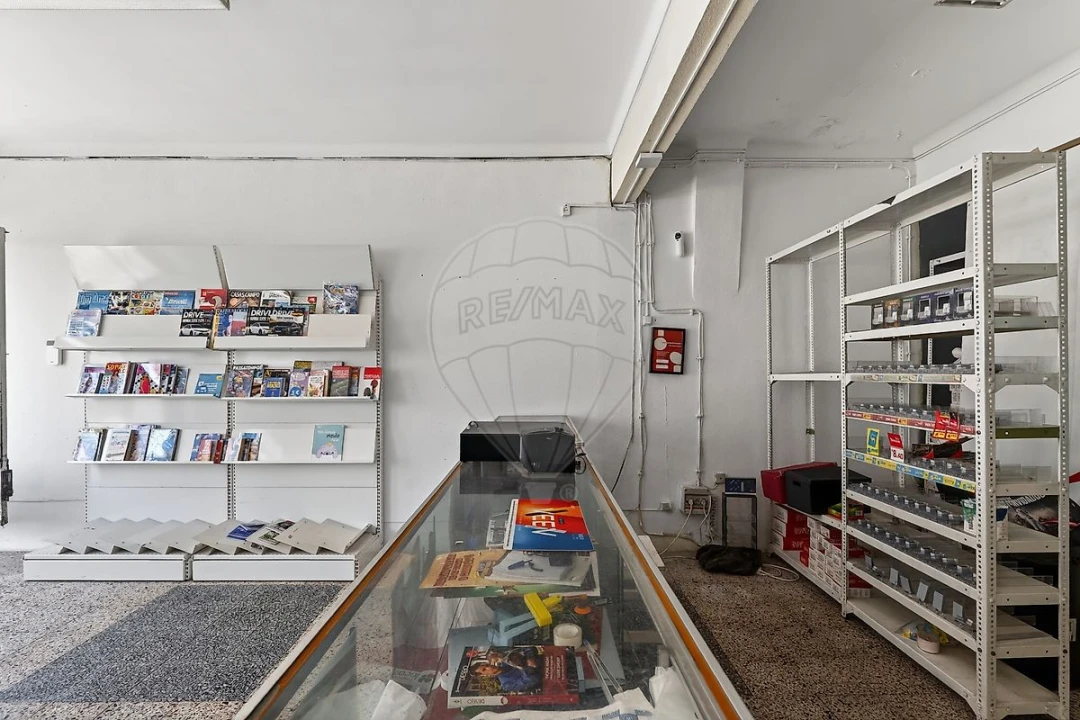Loja para Arrendamento em Águas Livres Foto 8