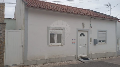 Moradia T1 para Venda em Abrigada e Cabanas de Torres