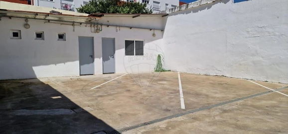 Armazém para Venda em Queluz e Belas