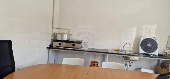 Armazém para Venda em Queluz e Belas