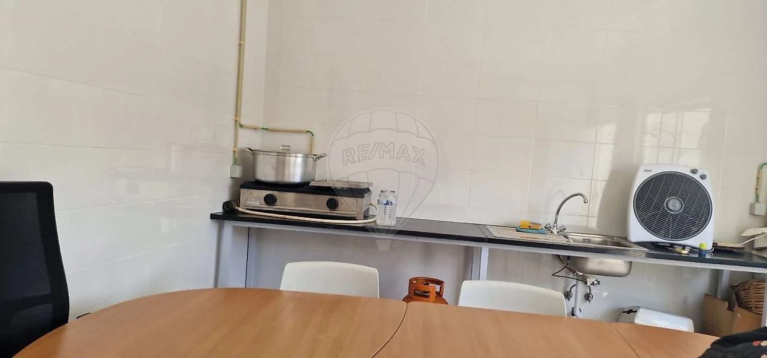 Armazém para Venda em Queluz e Belas Foto 1