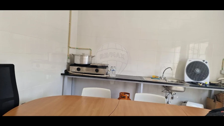Armazém para Venda em Queluz e Belas