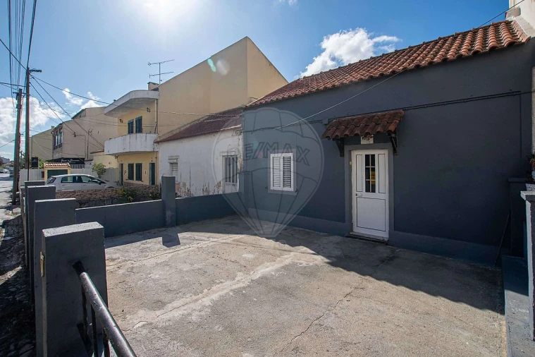 Moradia T2 para Venda em Vialonga Foto 4