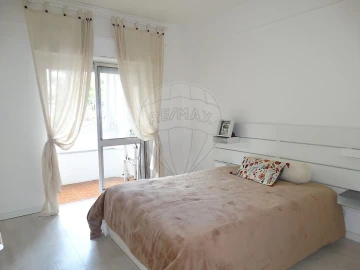 Apartamento T2 para Arrendamento em Encosta do Sol