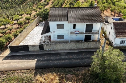 Moradia T4 para Venda em Alguber