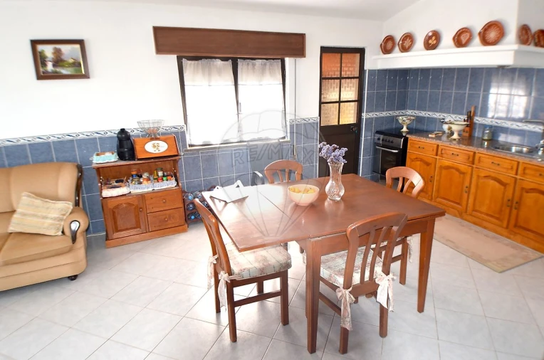 Moradia T4 para Venda em Alguber Foto 15