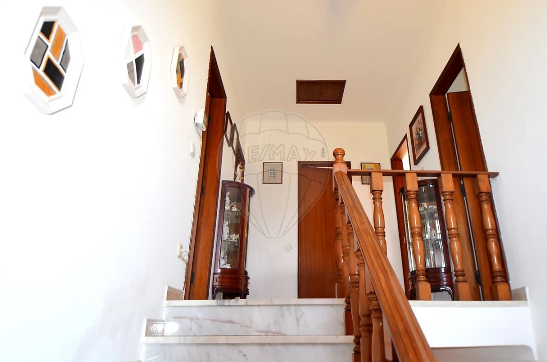 Moradia T4 para Venda em Alguber Foto 33