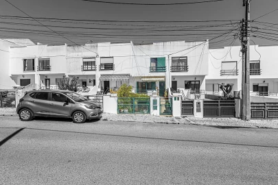Moradia T3 para Venda em Laranjeiro e Feijó