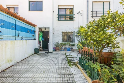 Moradia T3 para Venda em Laranjeiro e Feijó