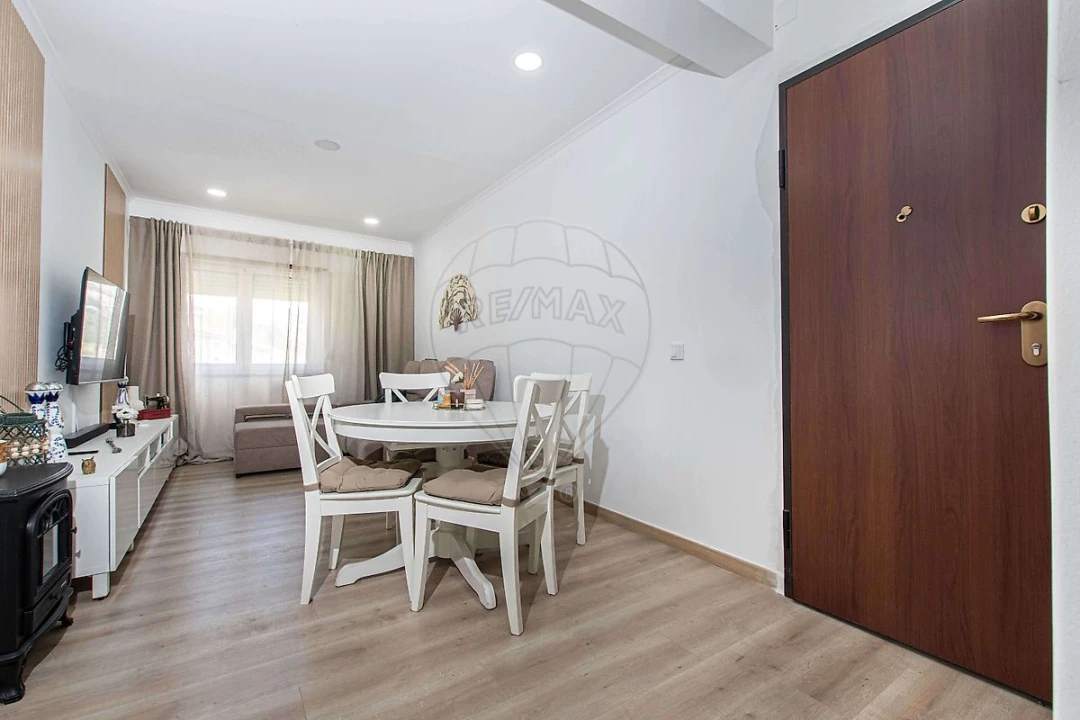 Apartamento T2 para Venda em Ajuda Foto 2