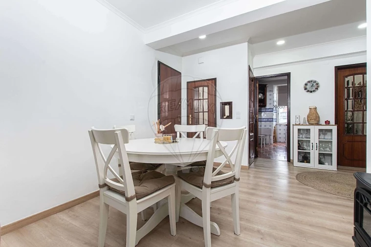 Apartamento T2 para Venda em Ajuda Foto 4