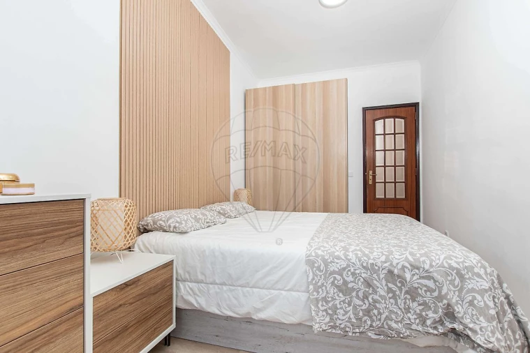 Apartamento T2 para Venda em Ajuda Foto 14