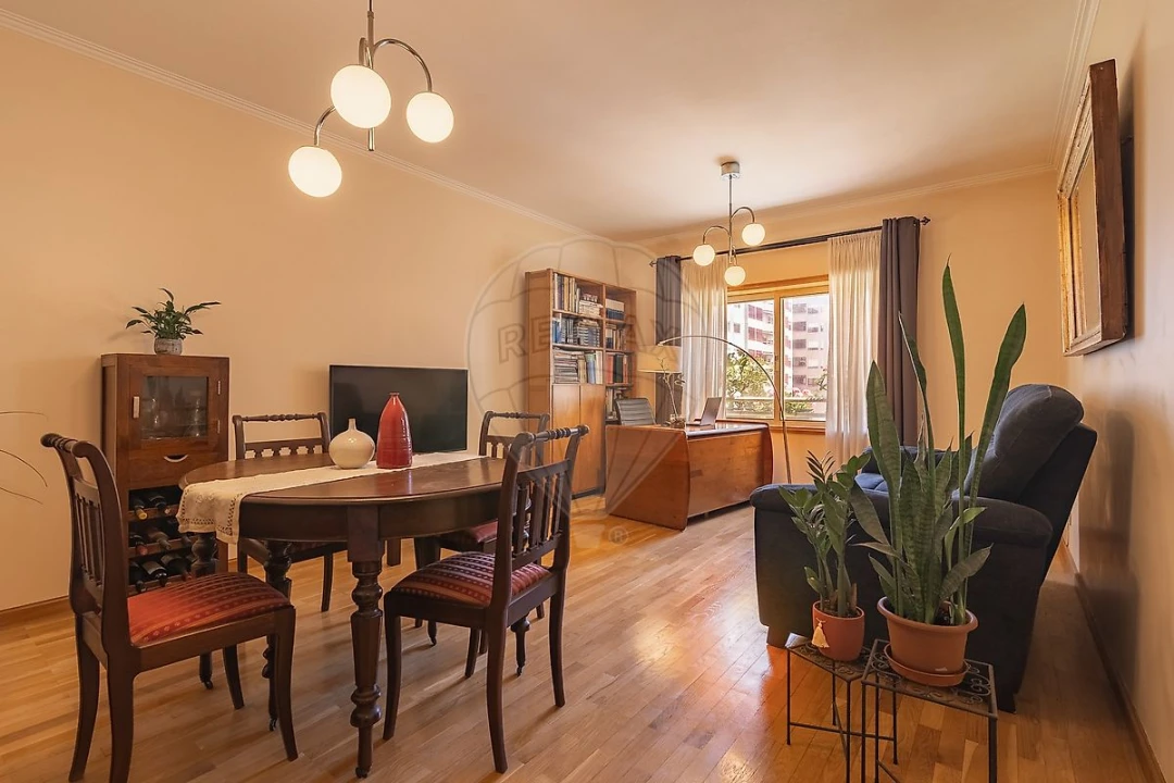 Apartamento T2 para Venda em Mafamude e Vilar do Paraíso Foto 2