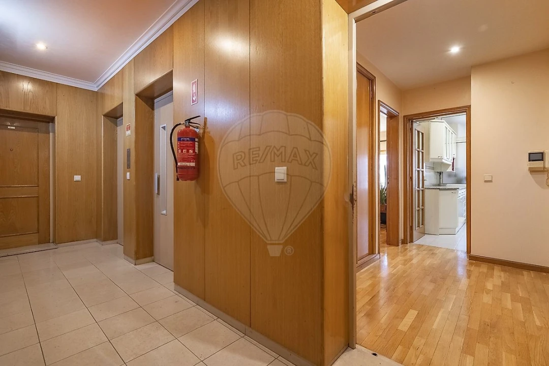 Apartamento T2 para Venda em Mafamude e Vilar do Paraíso Foto 35