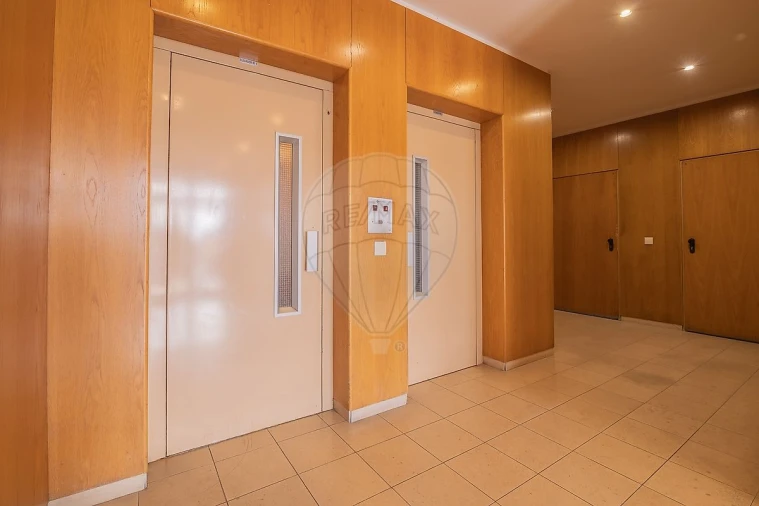 Apartamento T2 para Venda em Mafamude e Vilar do Paraíso Foto 34